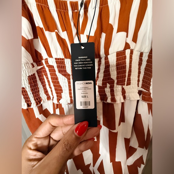🧡 Fashion Nova Rust and White Patterned Maxi Dress 🧡 - Picture 4 of 5